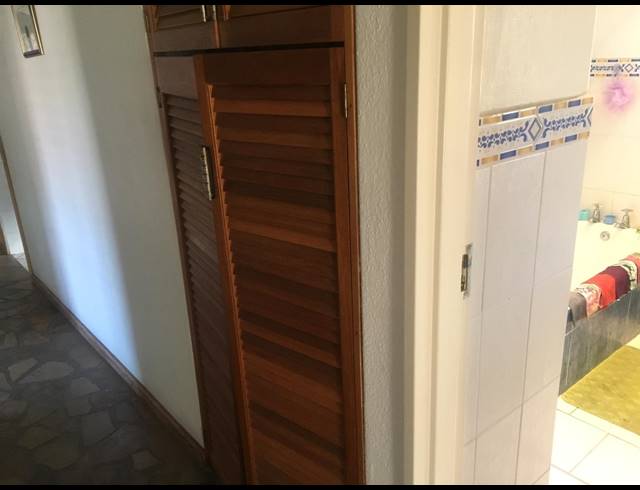 3 bed property to rent in GRASSY PARK